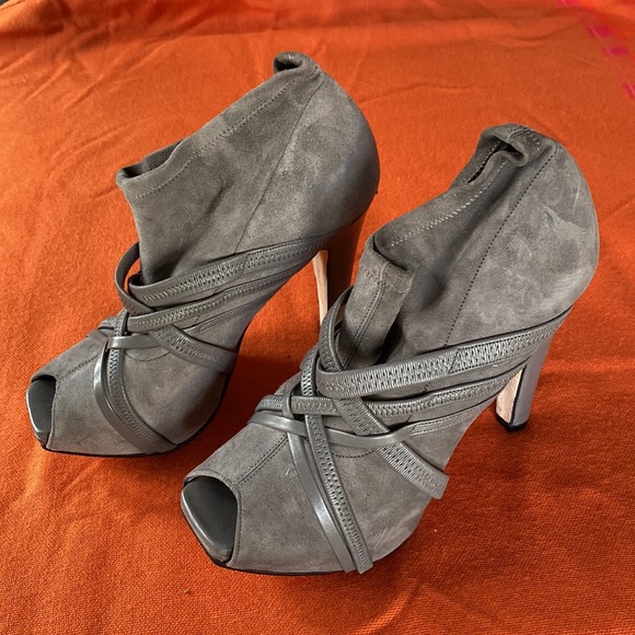 Dana Davis grey platfrom open toe 5” heels 👠👠. Made in Italy. - Picture 2 of 7